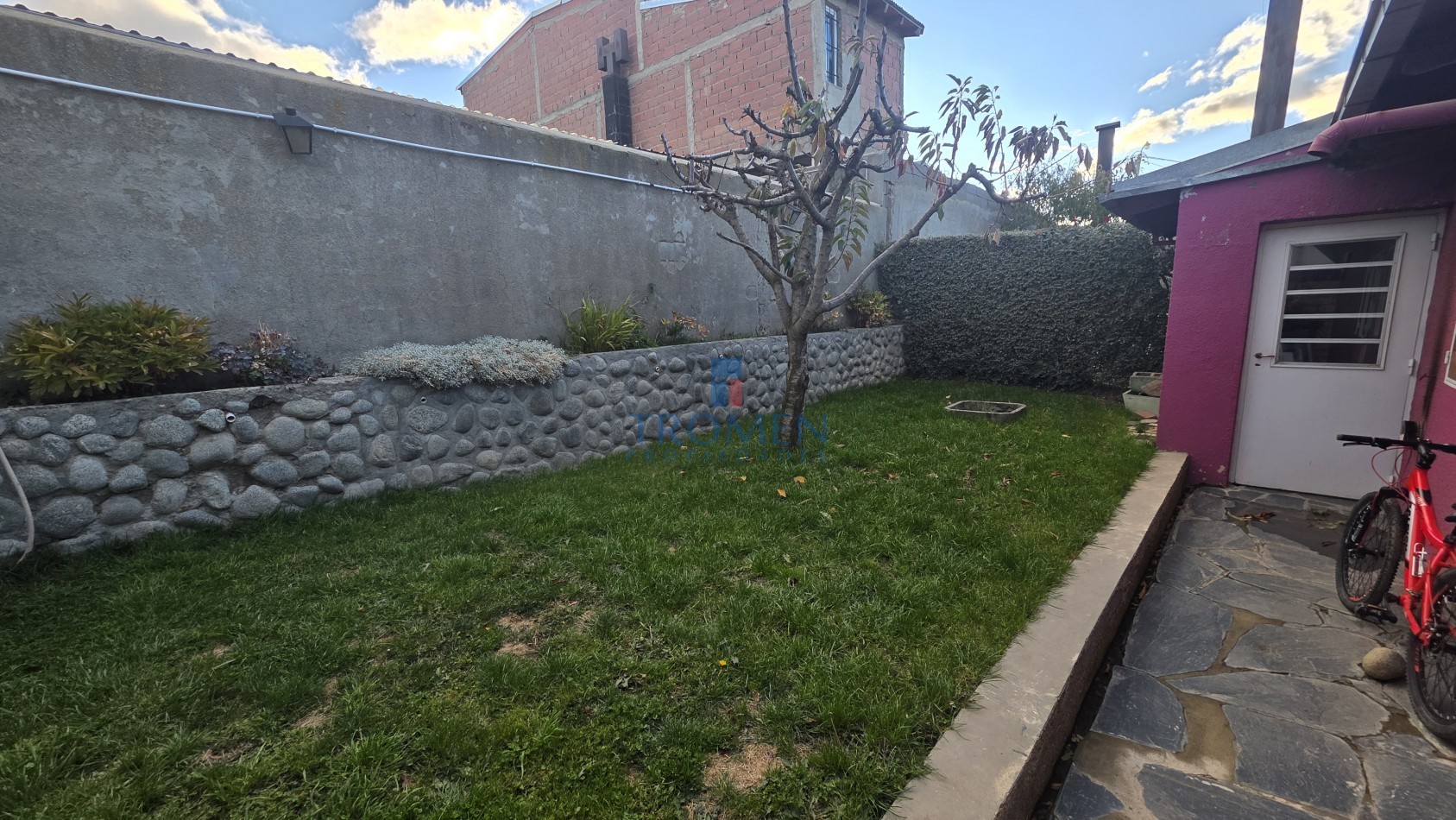 Casa de 3 Dorm. Barrio 400 Viviendas