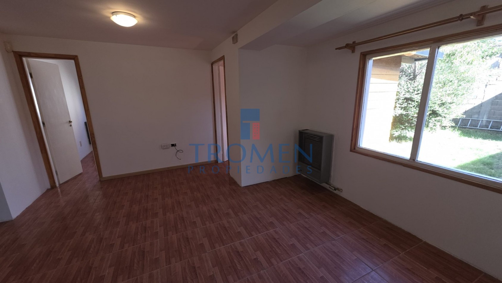 Casa de 2 dorm. A 1 cuadra de Esandi