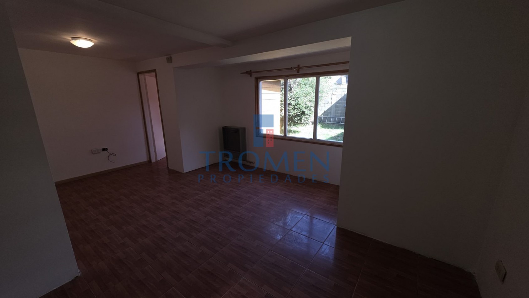Casa de 2 dorm. A 1 cuadra de Esandi