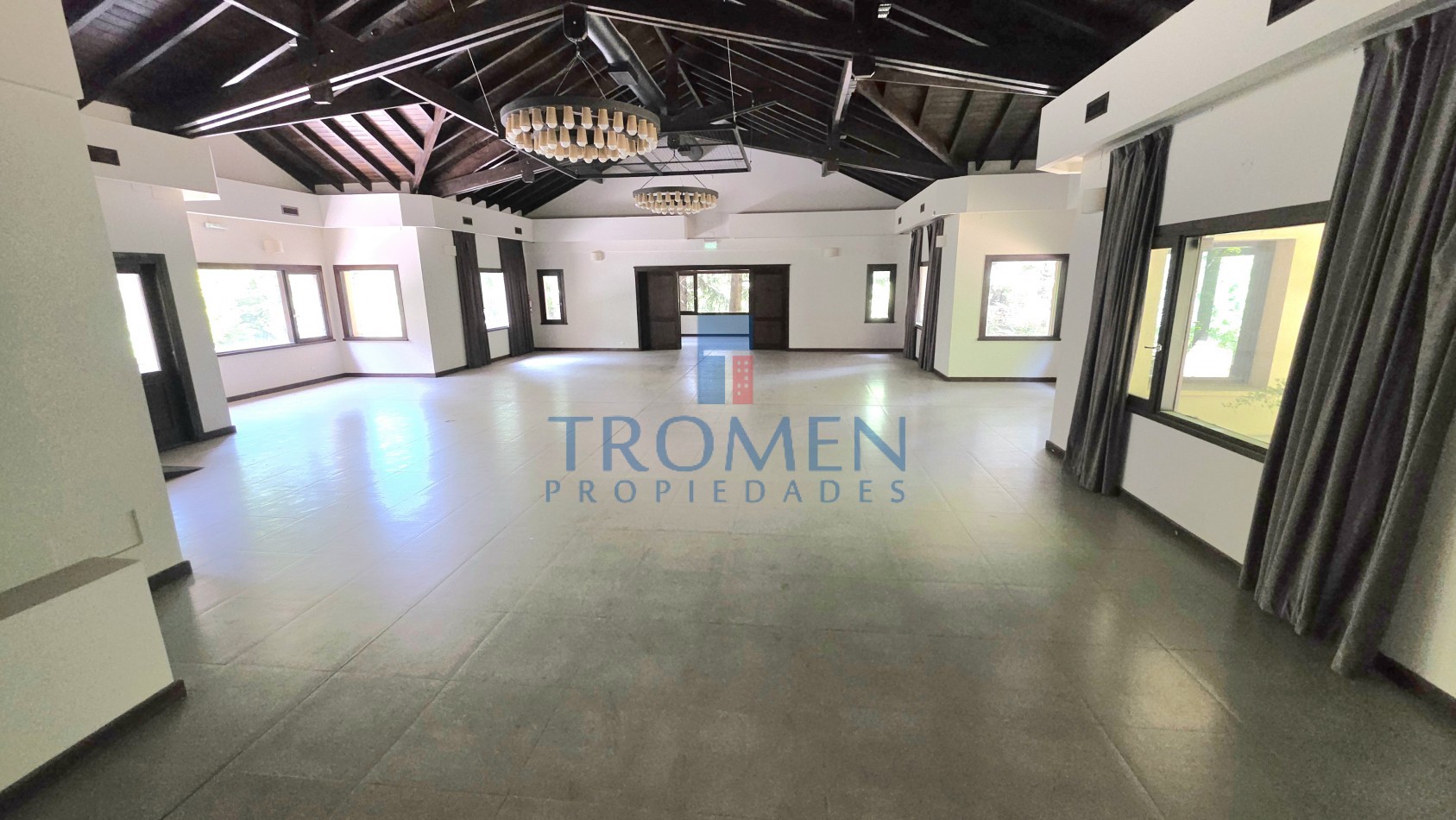 Salon de eventos - Restaurant y Casa de Te + Departamento 