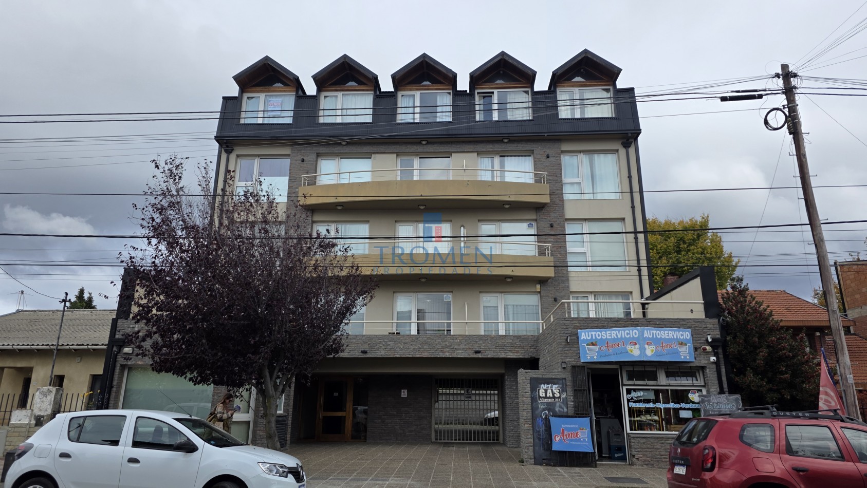 Excelente Monoambiente Apto Turistico. Con vista parcial al lago.