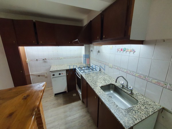 OPORTUNIDAD Excelente Departamento en zona comercial. 2 Dorm.