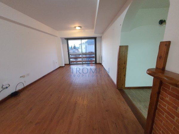 OPORTUNIDAD Excelente Departamento en zona comercial. 2 Dorm.