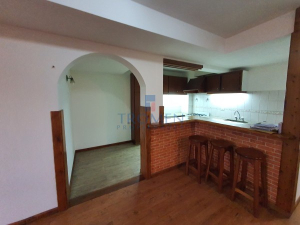 OPORTUNIDAD Excelente Departamento en zona comercial. 2 Dorm.