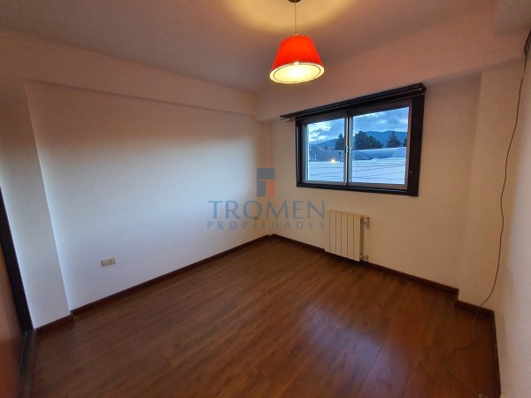 OPORTUNIDAD Excelente Departamento en zona comercial. 2 Dorm.