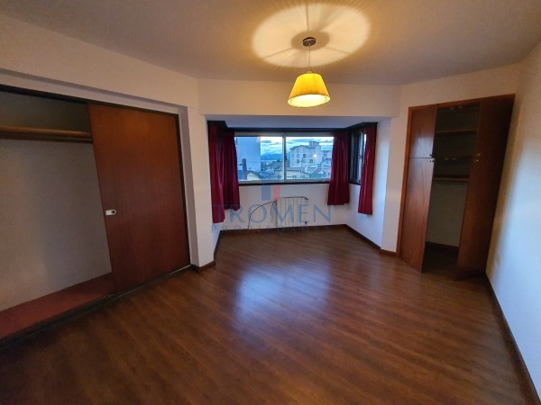 OPORTUNIDAD Excelente Departamento en zona comercial. 2 Dorm.