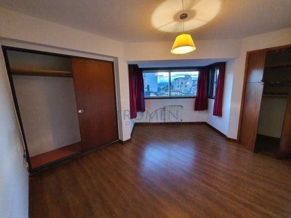 OPORTUNIDAD Excelente Departamento en zona comercial. 2 Dorm.