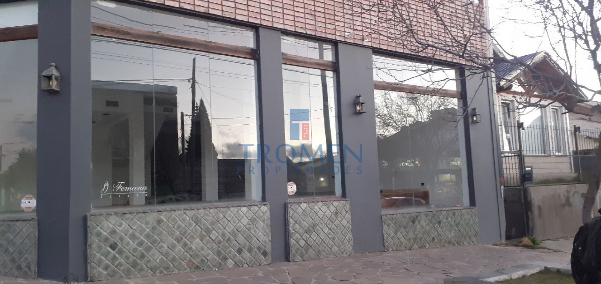 Local Comercial en esquina. Zona Centro