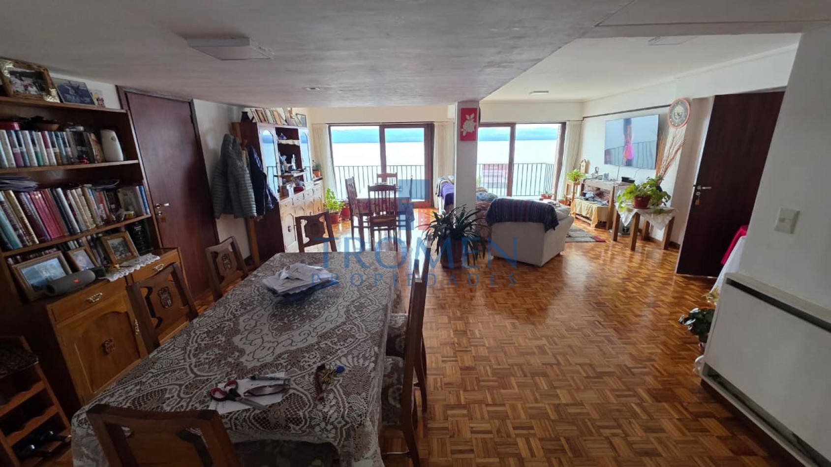 DEPARTAMENTO CON VISTA PLENA AL LAGO