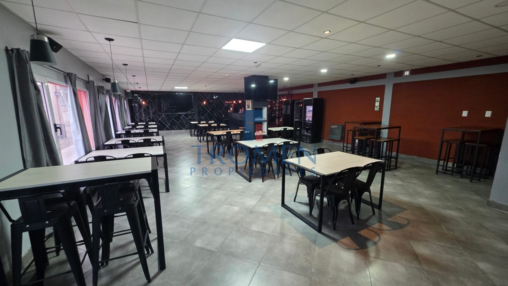 Hotel - Resto Bar en Ingeniero Jacobacci 