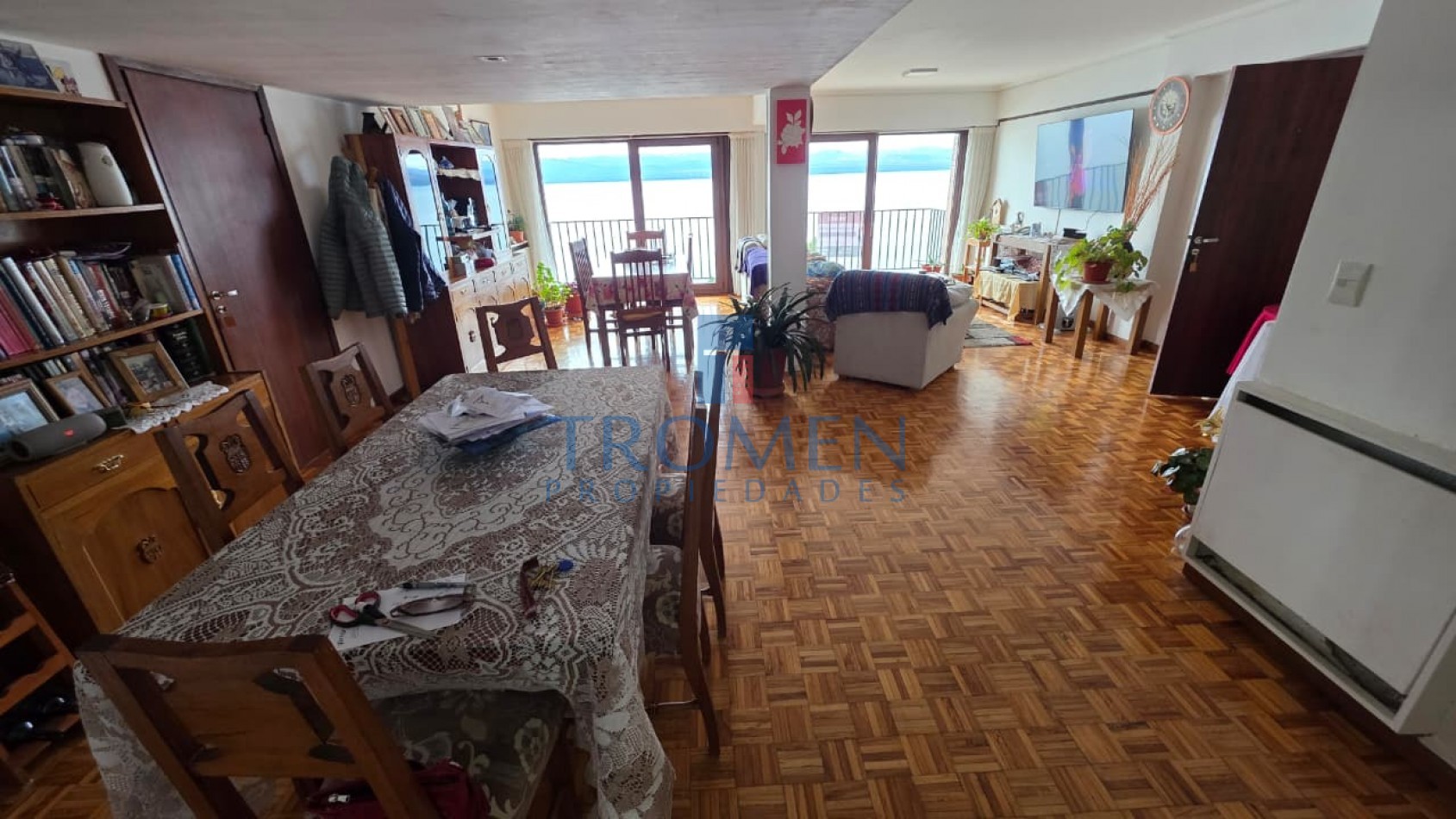 DEPARTAMENTO CON VISTA PLENA AL LAGO