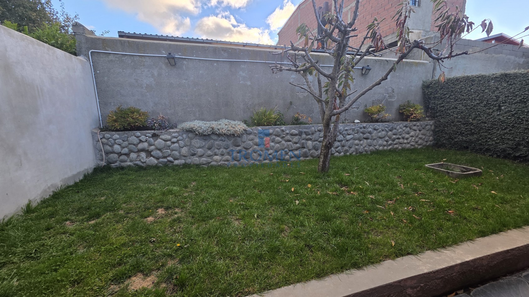 Casa de 3 Dorm. Barrio 400 Viviendas