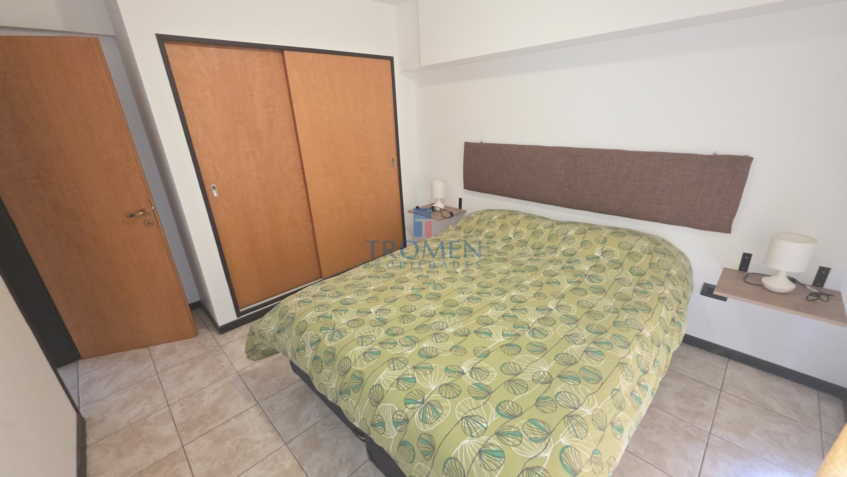 Departamento centrico con cochera. Muy luminoso