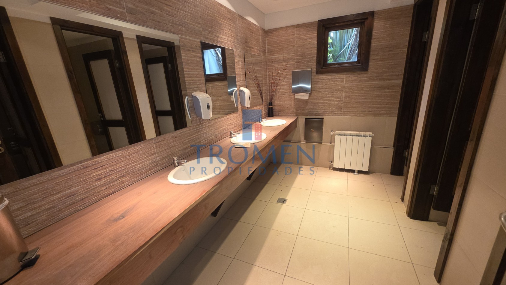 Salon de eventos - Restaurant y Casa de Te + Departamento 