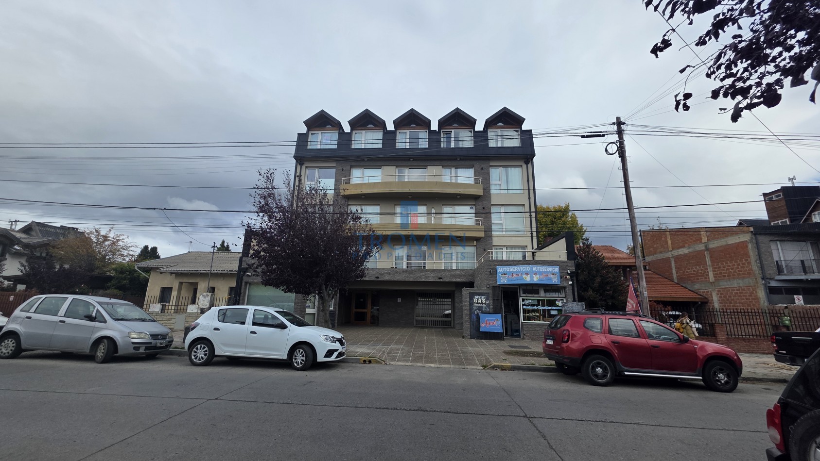 Excelente Monoambiente Apto Turistico. Con vista parcial al lago.