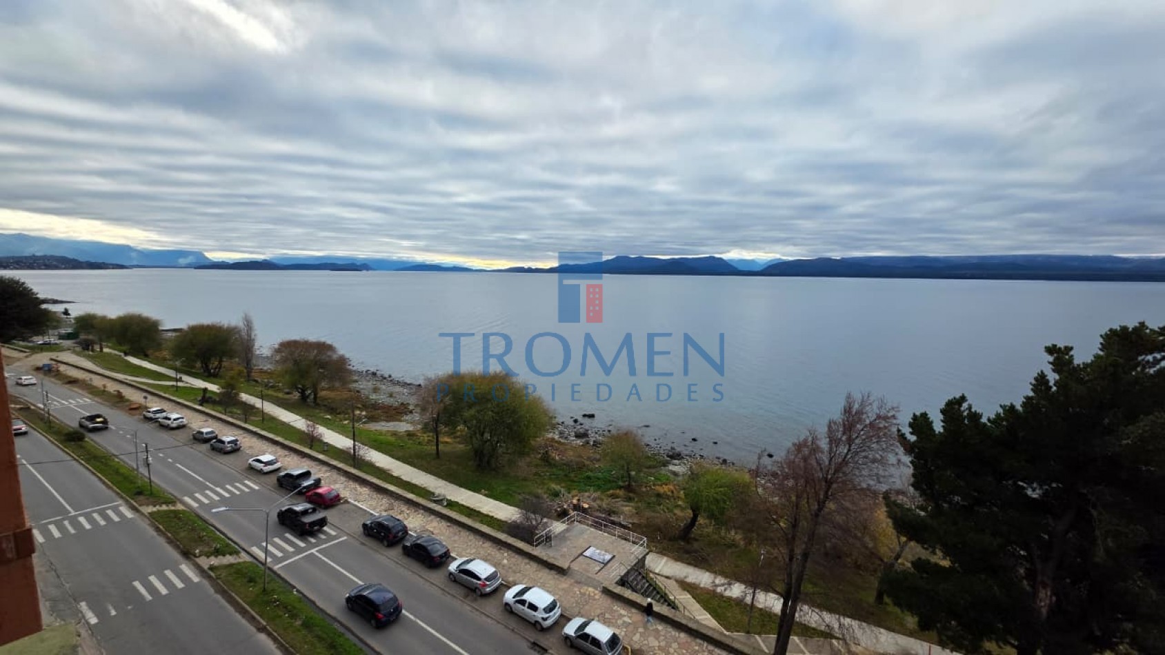 DEPARTAMENTO CON VISTA PLENA AL LAGO