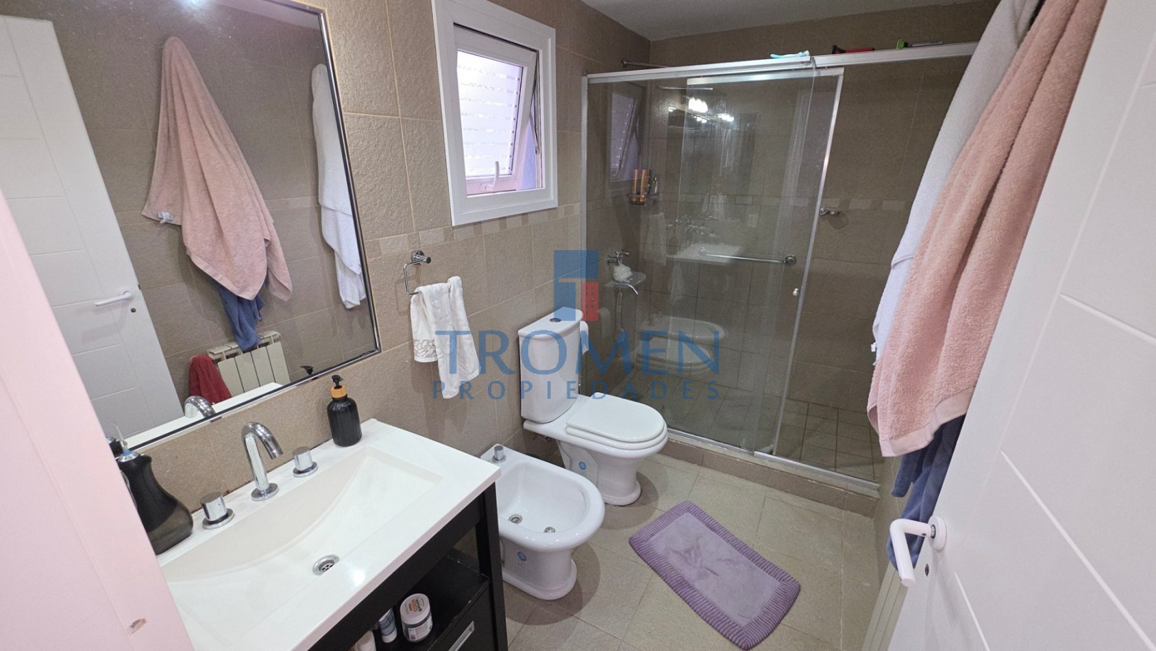 Casa de categoria en barrio privado Las Bandurrias