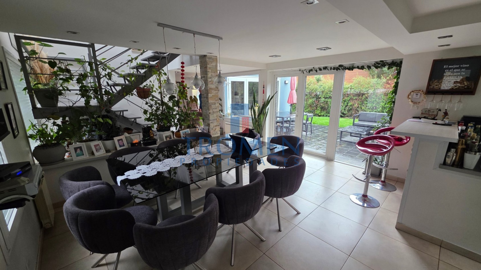 Casa de categoria en barrio privado Las Bandurrias
