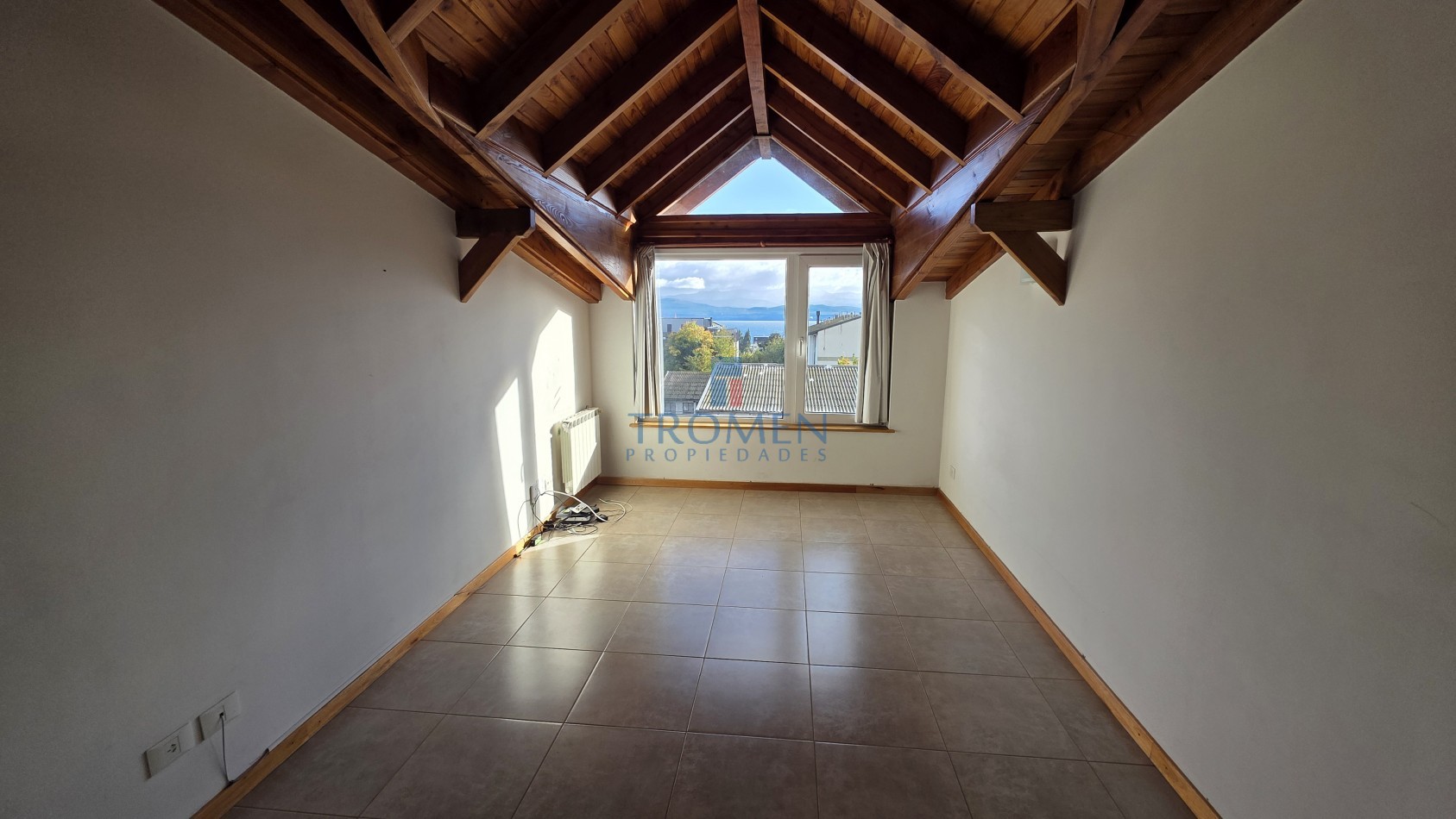 Excelente Monoambiente Apto Turistico. Con vista parcial al lago.