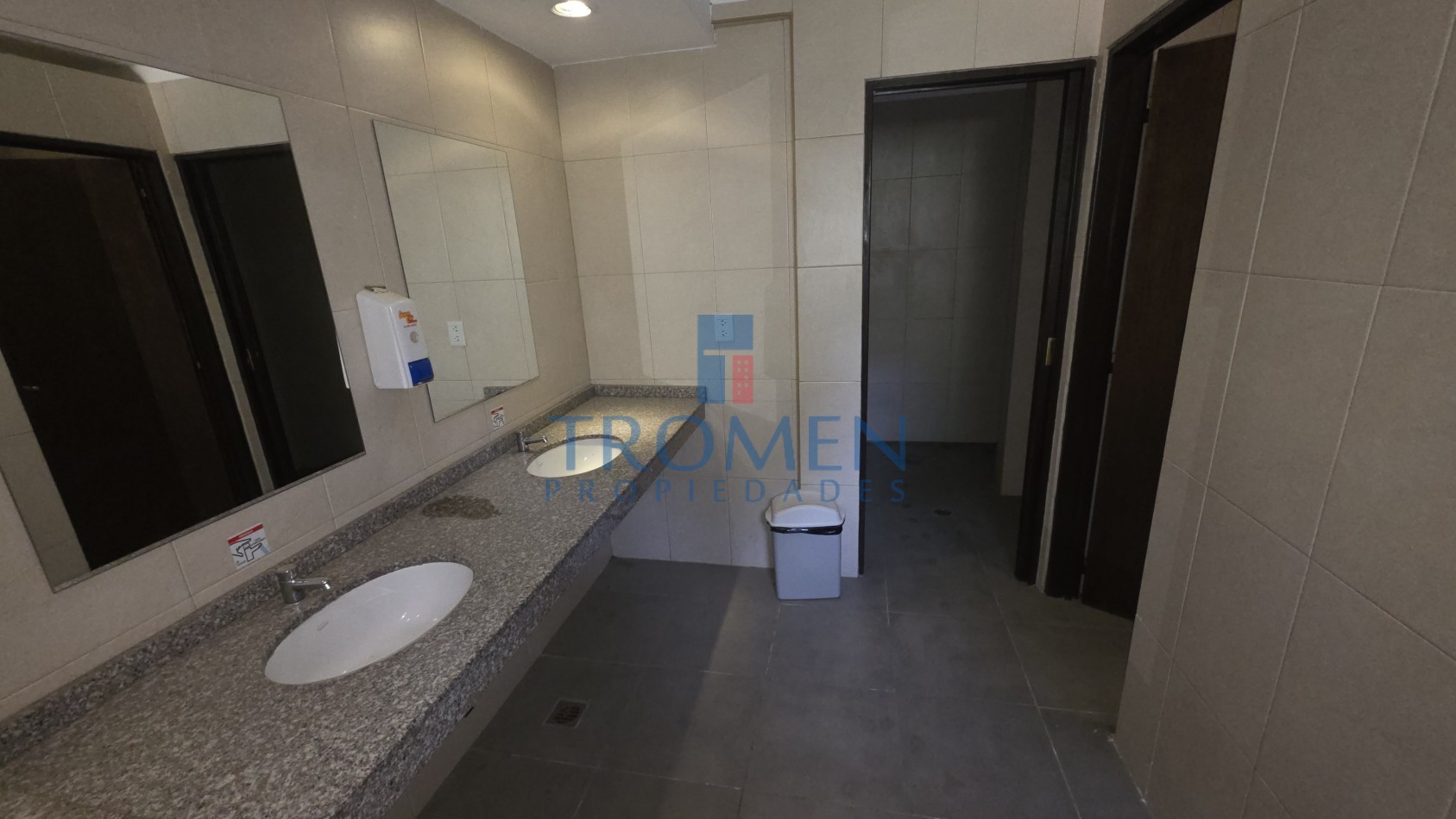 Salon de eventos - Restaurant y Casa de Te + Departamento 