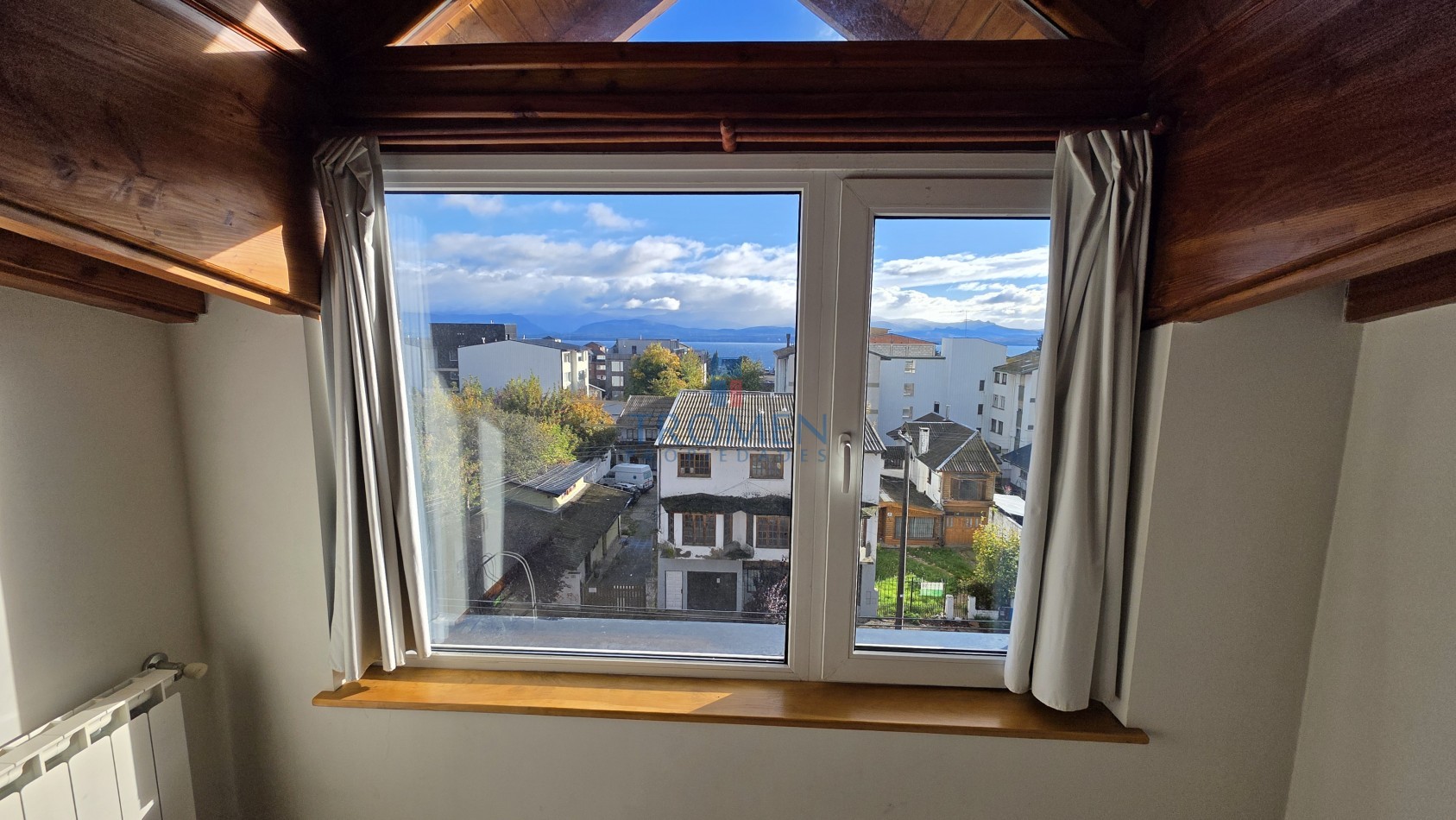 Excelente Monoambiente Apto Turistico. Con vista parcial al lago.