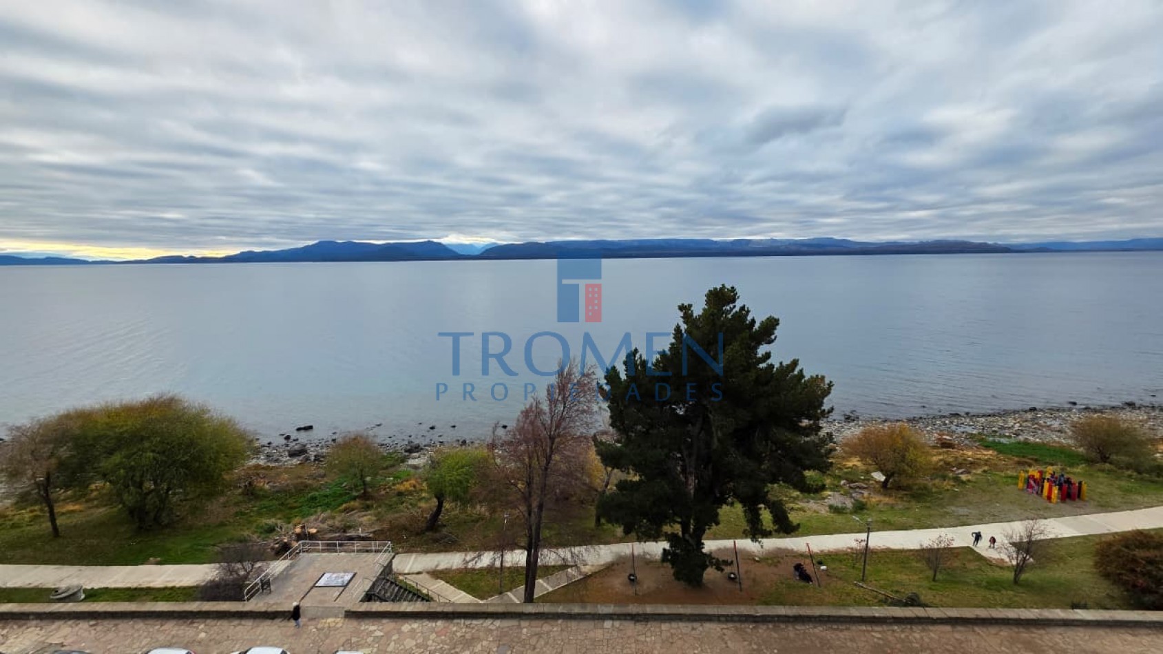 DEPARTAMENTO CON VISTA PLENA AL LAGO