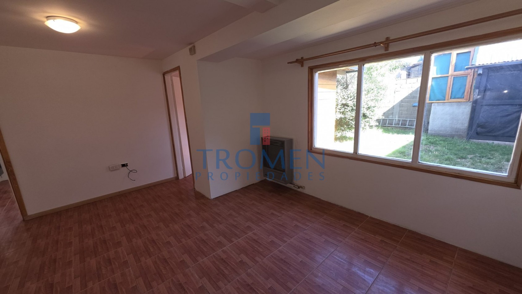 Casa de 2 dorm. A 1 cuadra de Esandi
