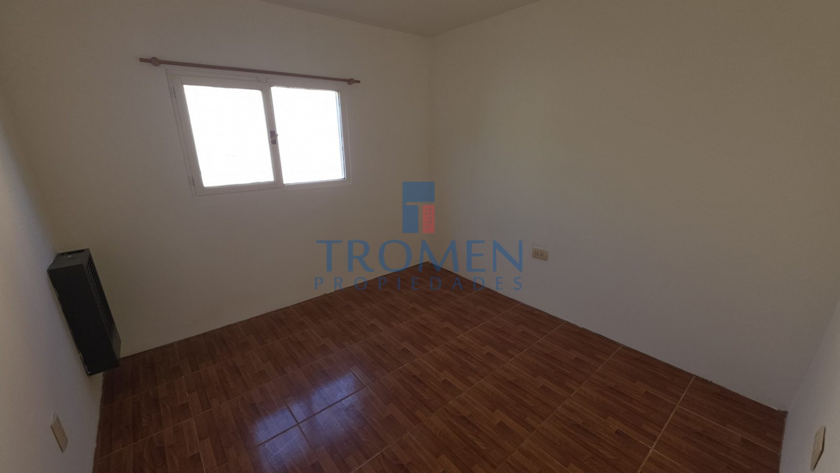 Casa de 2 dorm. A 1 cuadra de Esandi