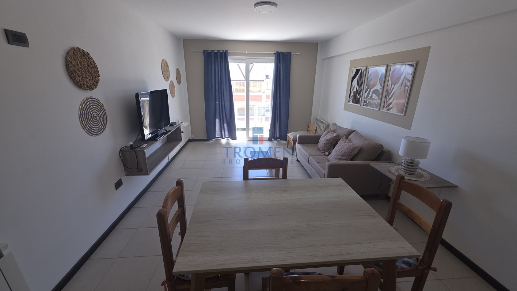 Departamento centrico con cochera. Muy luminoso