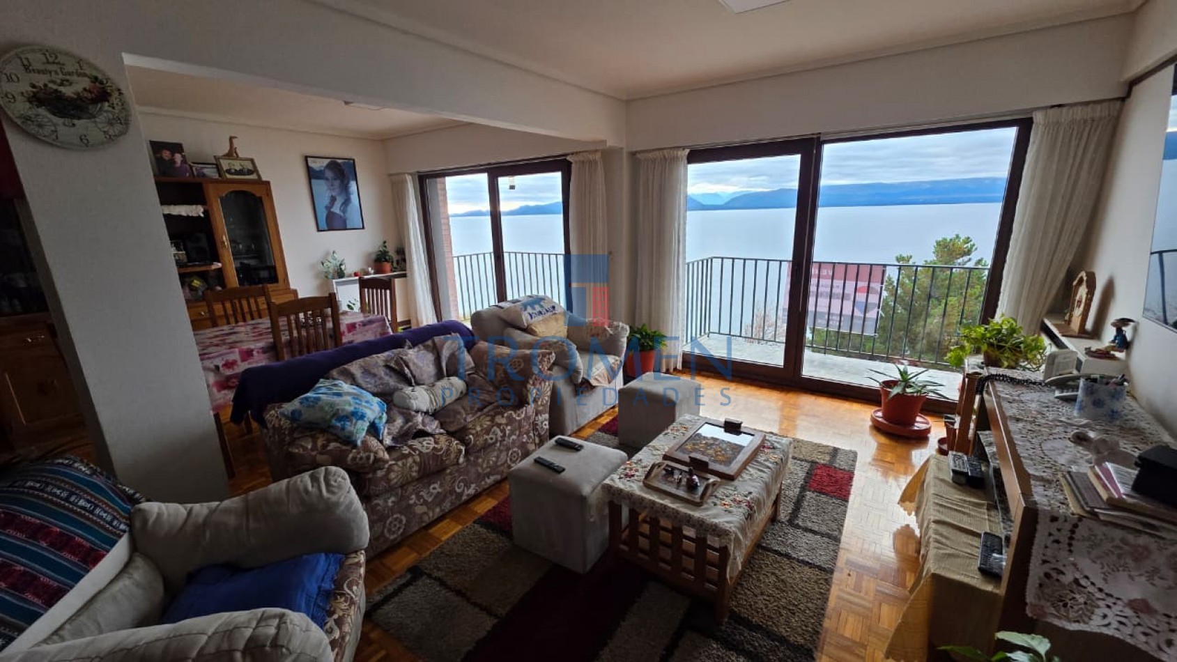 DEPARTAMENTO CON VISTA PLENA AL LAGO