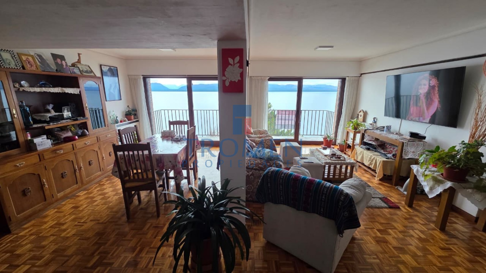 DEPARTAMENTO CON VISTA PLENA AL LAGO